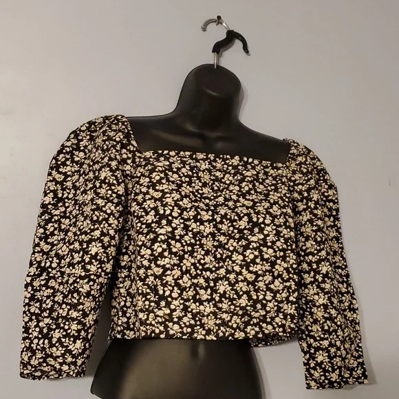 Levi's Crop Top - Picture 4 of 10